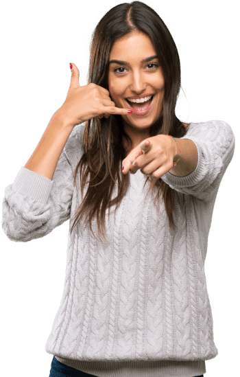 Na tym ujmującym zdjęciu widzimy zadowoloną klientkę biura KDF-Podatki w Koszalinie. Jej uśmiech jest promienny, a radość maluje się na jej twarzy. Klientka właśnie skorzystała z usług biura, które pomogło jej w pomyślnym rozliczeniu podatku z zagranicy. Jej zadowolenie jest tak wielkie, że chce polecić biuro KDF-Podatki w Koszalinie innym osobom. To świadczy o wysokiej jakości usług świadczonych przez biuro podatkowe i zaufaniu, jakim obdarza je klientka.