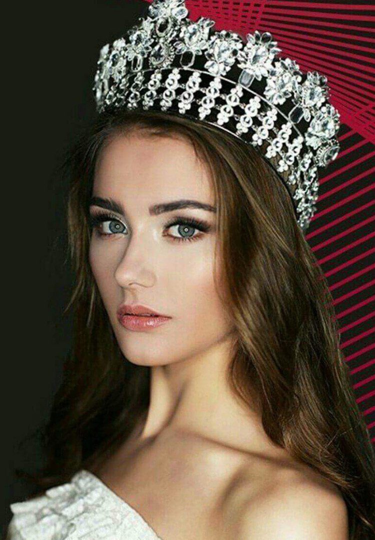 Młoda miss, a zarazem fanka futbolu, Patrycja Pabis zachęca do przyjścia na turnieje pełne emocji.