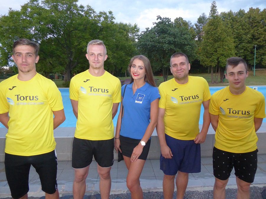 Miss nastolatek, Patrycja Pabis, rekomenduje udział w nadchodzących turniejach piłkarskich.