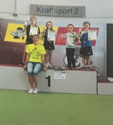 Tenisistka stołowa Wanessa Kulczycka kroczy śladem swoich braci, reprezentujących Polskę w tej dyscyplinie sportu. Znakomite warunki do treningów, jakie zapewnia jej sponsor KDF-Podatki, pozwalają jej rozwinąć umiejętności i w przyszłości również godnie reprezentować kraj.