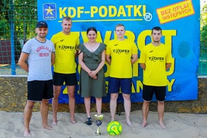Dzięki wsparciu KDF Podatki, czołowi polscy siatkarze plażowi, liderzy rankingu TROFEX, odnoszą spektakularne sukcesy i z powodzeniem rywalizują z najlepszymi na świecie. Polska dumnie prezentuje się w tej dyscyplinie.