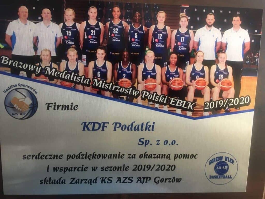 Zdjęcie przedstawia okolicznościowy dyplom z podziękowaniami dla zespołu KS AZS AJP Gorzów za pomoc i wsparcie podczas Mistrzostw Europy Basket Ligi Kobiet w latach 2019/2020. Na dyplomie widoczne jest zdjęcie drużyny koszykarskiej AJP Gorzów